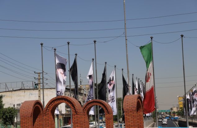 گلستان در سوگ امام راحل سیاه‌پوش شد