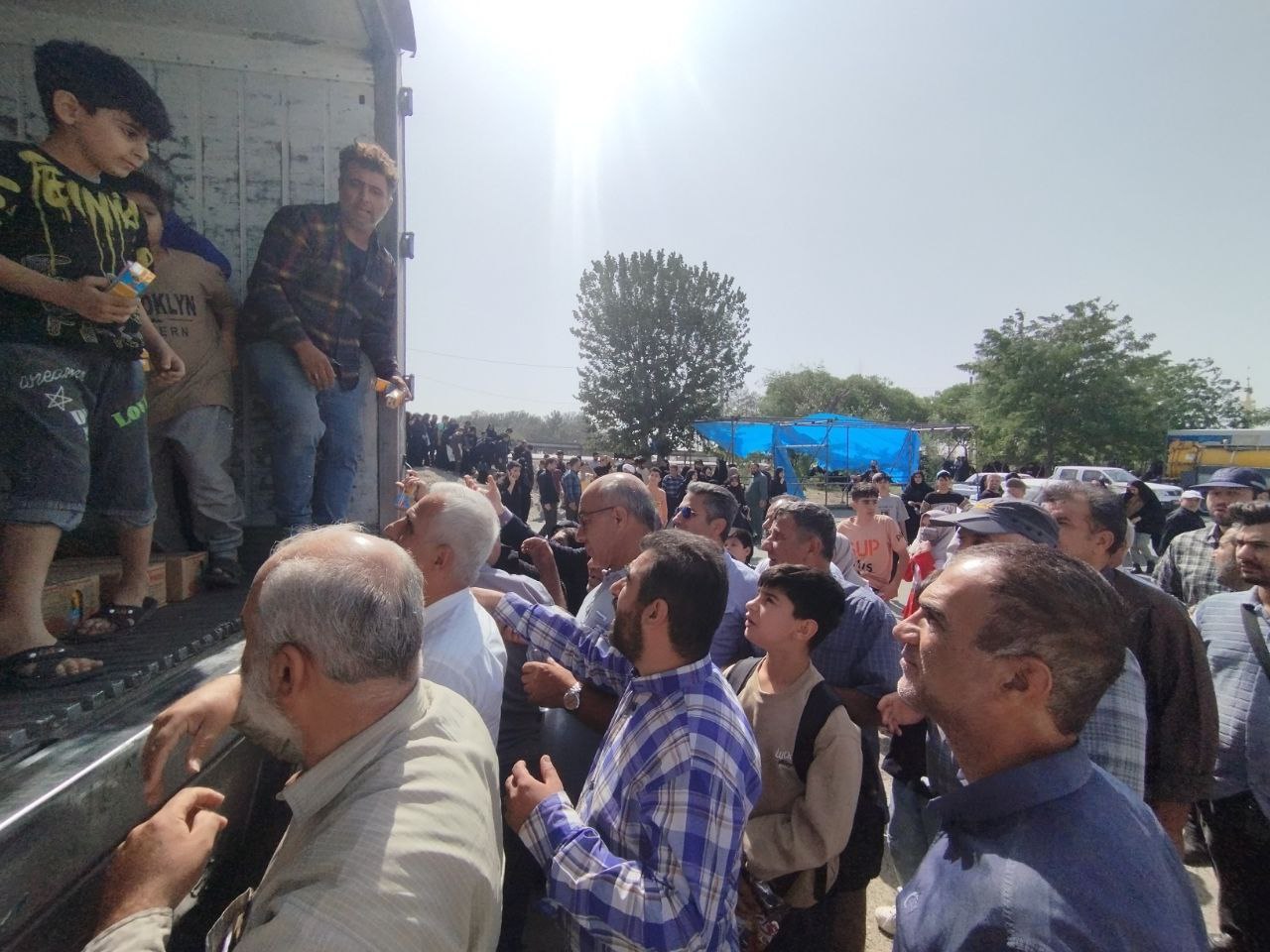 پذیرایی شهرداری گلستان از زائران حرم امام خمینی (ره) در سالگرد رحلت بنیان‌گذار انقلاب اسلامی