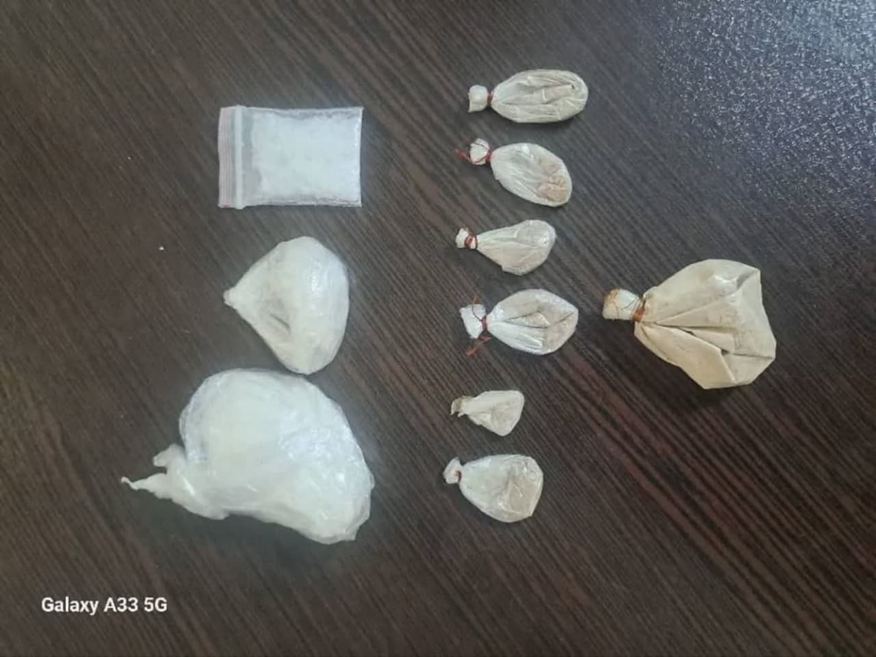 پایان آزادی موقت؛ فروشنده مواد مخدر و همدست ۱۹ سالهاش در نصیرشهر