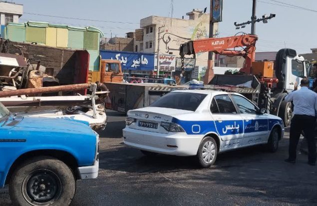 واژگونی تریلی در ورودی خیابان مدرسه / واکنش سریع شهرداری گلستان