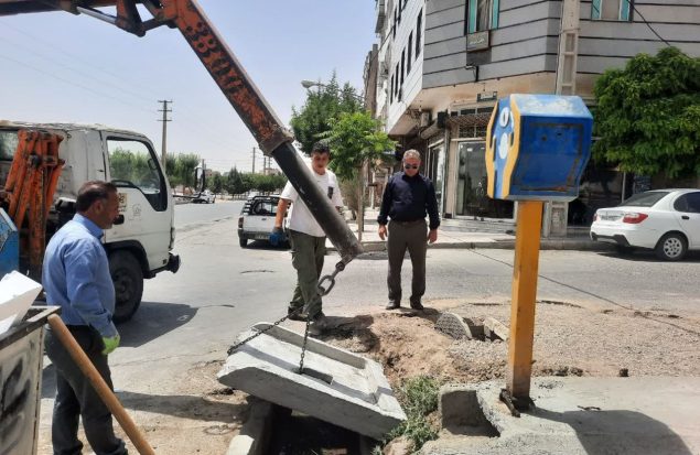 ساماندهی سطل‌های زباله با نصب زیرجایگاه‌های بتنی توسط شهرداری گلستان