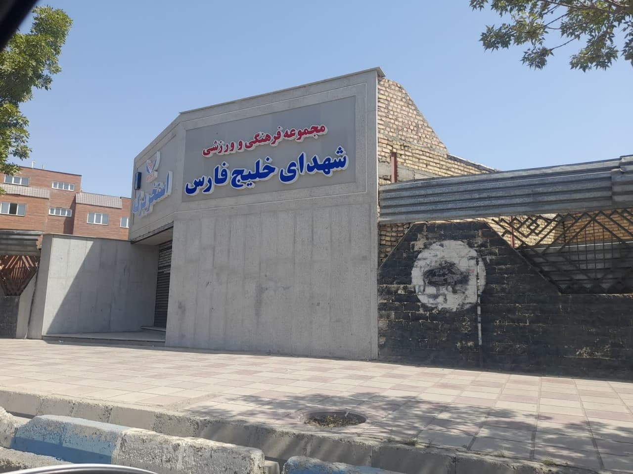 استخر گلستان تکمیل شد، اما همچنان درهایش بسته است