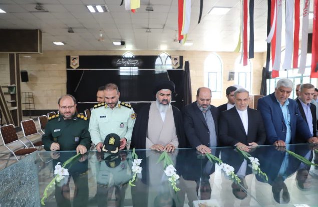 عطر افشانی و غبارروبی مزار شهدای گمنام گلستان در طلوع هفته دولت ۱۴۰۴
