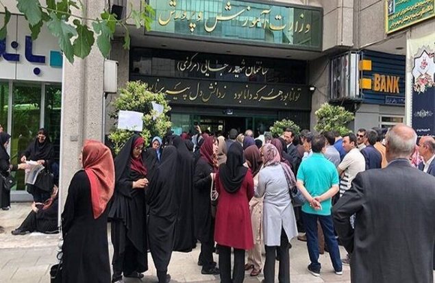حواشی آزمون استخدامی آموزش‌ و‌ پرورش / مجردها معلم نمی‌شوند!
