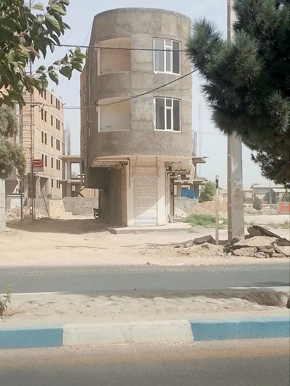 عجایب ساخت‌وساز در نصیرشهر/ آقای شهردار؛ با معماری روی هوا نمی‌شود شهر اداره کرد!