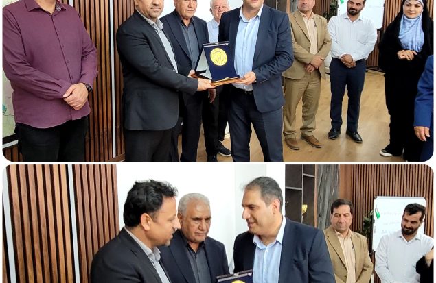 اعطاء نشان افتخار هیات پیشکسوتان وزنه برداری استان تهران به شهردار پرند