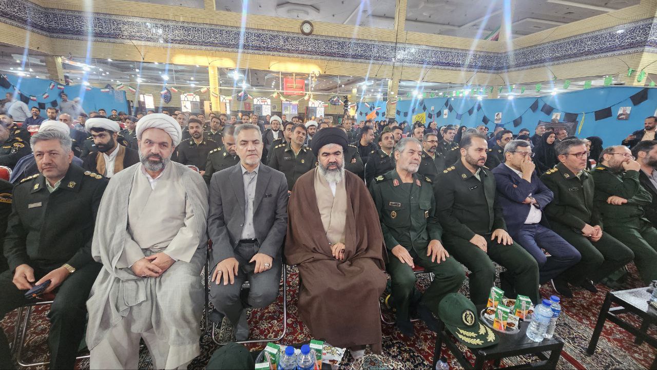 هم اکنون یادواره شهدای فرماندهی انتظامی غرب استان تهران در شهر گلستان