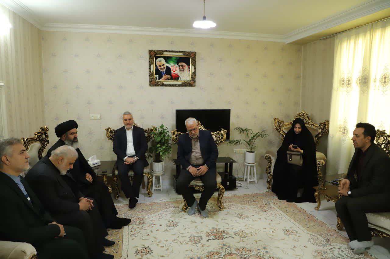 دیدار صمیمانه مسئولان بهارستان با خانواده شهید اسدالهی و جانباز سرافراز حمید نوشادی