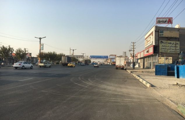 جمع‌آوری خودروهای مزاحم و بلاصاحب در سه‌راهی آدران برای روان‌سازی تردد