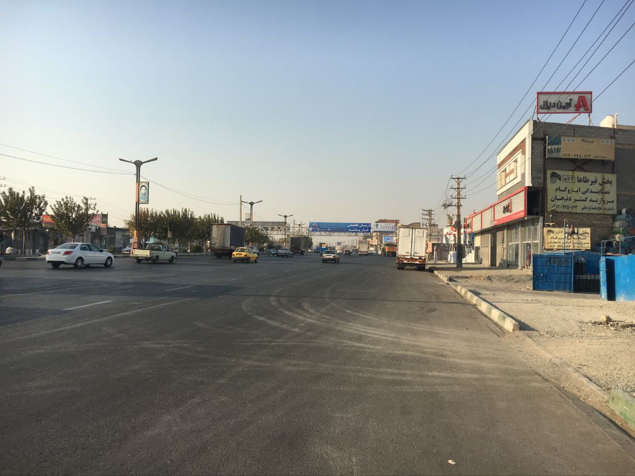 جمع‌آوری خودروهای مزاحم و بلاصاحب در سه‌راهی آدران برای روان‌سازی تردد