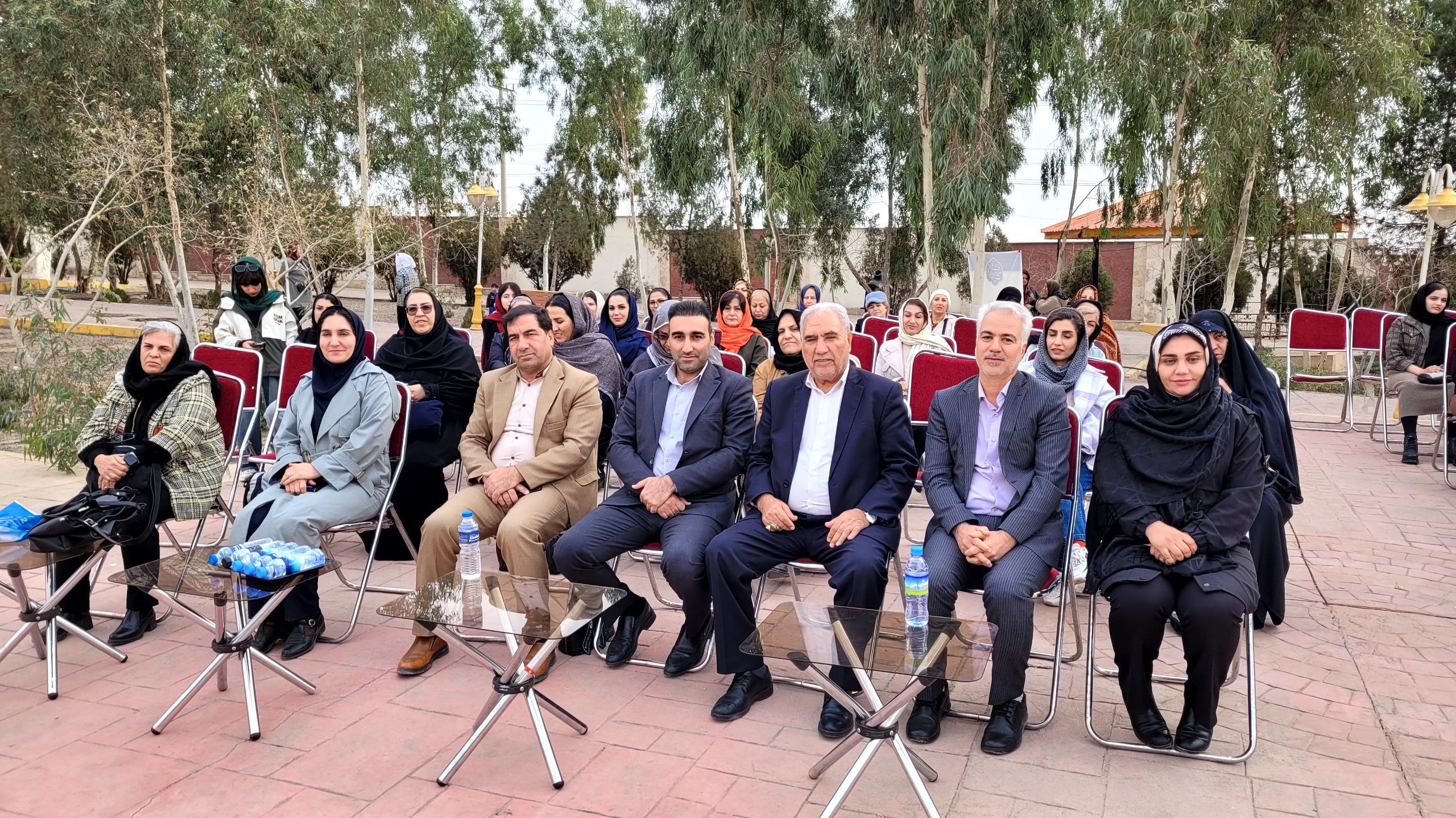 پویش هم‌نشینی با کتاب در بوستان بانوان پرند