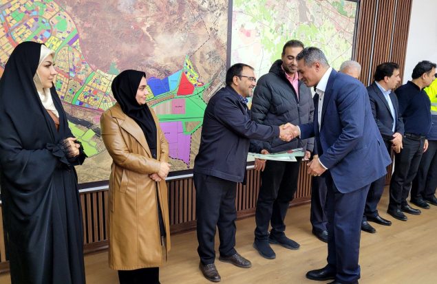 تجلیل مدیران شهری پرند از فعالان حوزه حمل و نقل عمومی