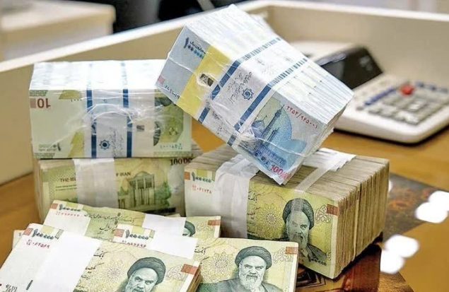 مردم به دنبال پول نقد در بانک ها/ افزایش ۴۹ درصدی دریافت اسکناس