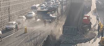 حادثه در زیرگذر اسلامشهر؛ تردد از میدان نماز تا قائمیه مسدود شد
