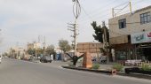 قلعه‌میر در مسیر روشنایی و تحول؛ نصب پایه‌چراغ‌های جدید در خیابان شهدای قلعه‌میر همزمان با اجرای طرح استقبال از بهار