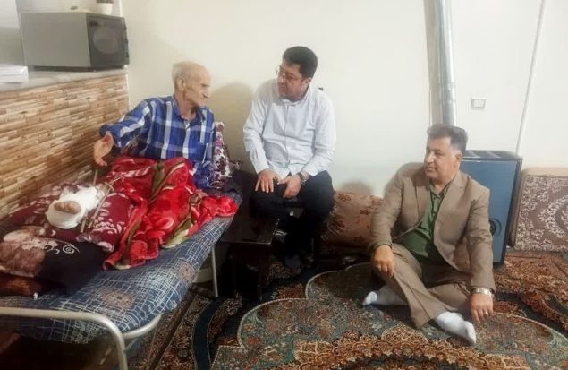 عیادت معاون خدمات شهری شهرداری رباط‌کریم از پاکبان زحمتکش خدمات شهری