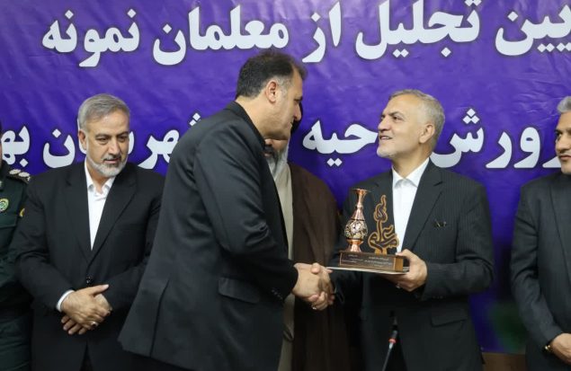 تجلیل از سفیران علم و معرفت در شهر گلستان