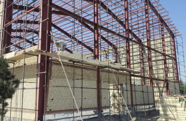 پیشرفت چشمگیر خانه بسکتبال گلستان؛ شمارش معکوس برای پایان مرحله دیوارچینی