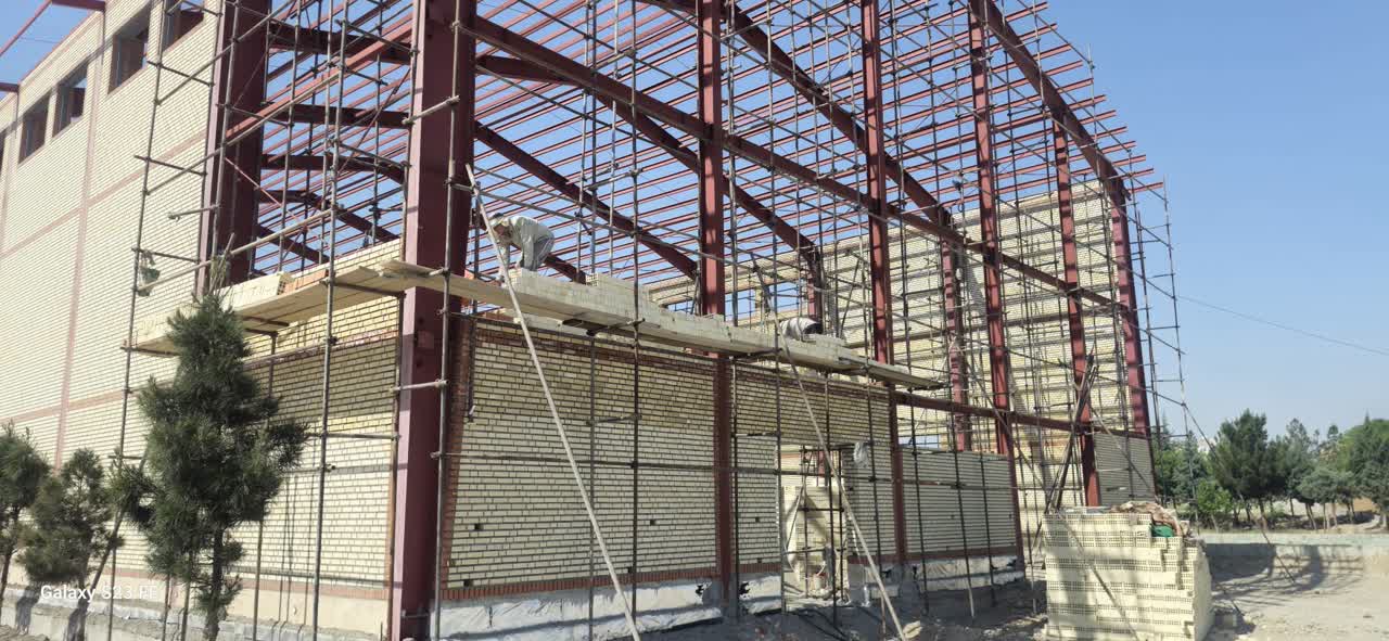 پیشرفت چشمگیر خانه بسکتبال گلستان؛ شمارش معکوس برای پایان مرحله دیوارچینی