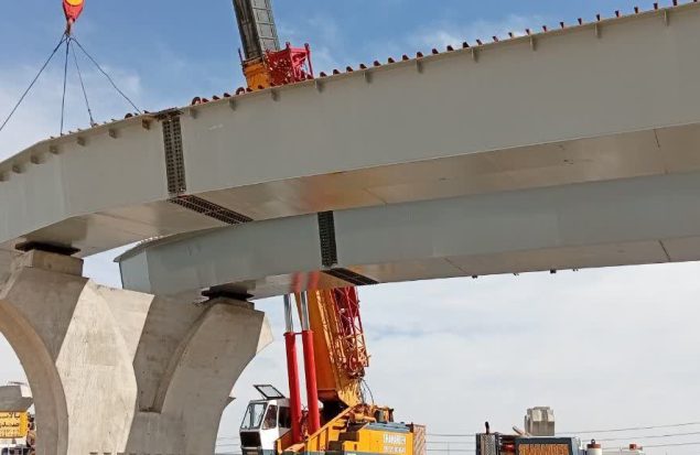 آغاز عملیات نصب عرشه فلزی دوربرگردان دوقلو کمربندی الغدیر اسلامشهر / کمربندی سه روز مسدود است