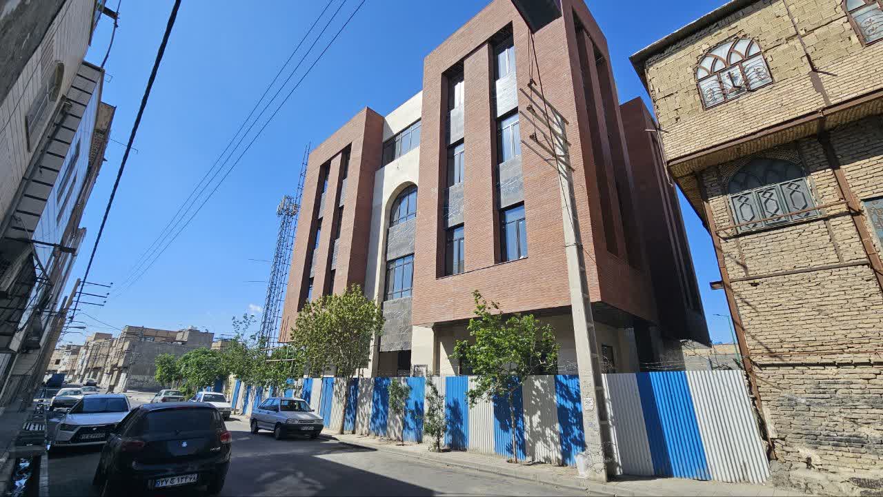 پیشرفت ۸۰ درصدی سرای محله «شهید مالک رحمتی»؛ شمارش معکوس برای افتتاح بزرگترین زیرساخت فرهنگی محله امام رضا (ع)