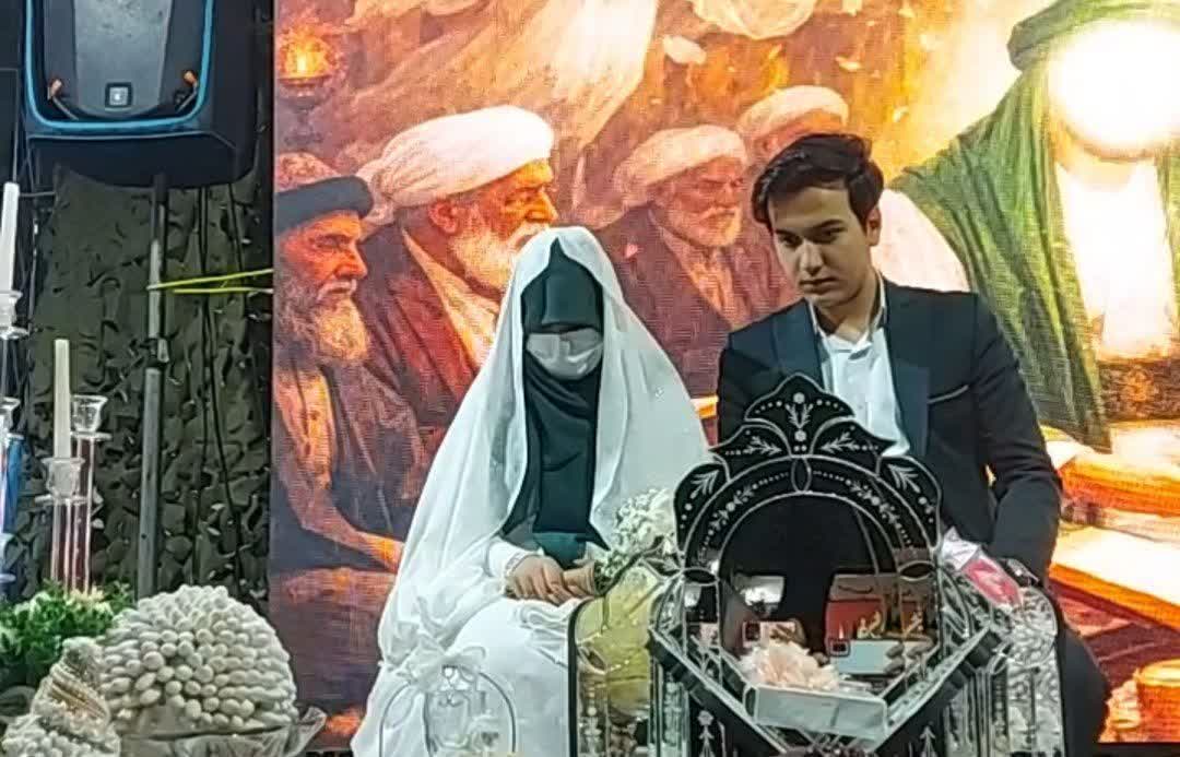 جشن آغاز زندگی در میدان استقلال پرند/ هدیه شهردار و شورای شهر به زوج جوان پرندی در تجمعات خیابانی