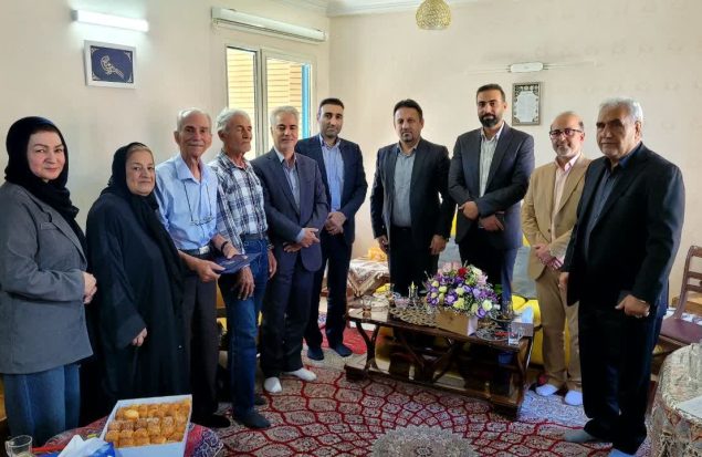 تجلیل مدیران شهری پرند از شاعر و نویسنده پیشکسوت