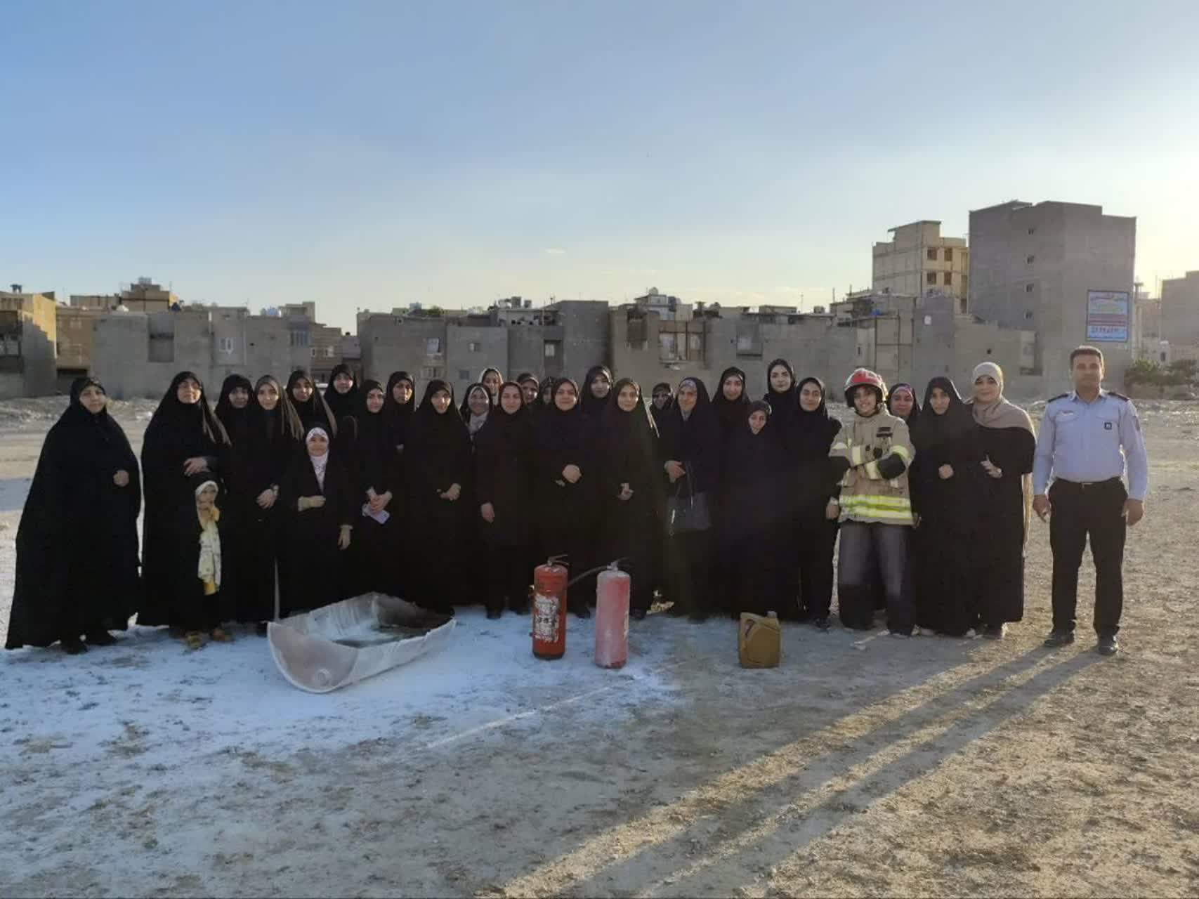 دوره تخصصی آتش‌نشانان داوطلب بانوان در شهر گلستان؛ آمادگی برای مقابله با بحران